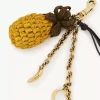 Ananas-Taschenanhänger aus Bast, Metall und Leder Ananas-Taschenanhänger aus Bast, Metall und Leder