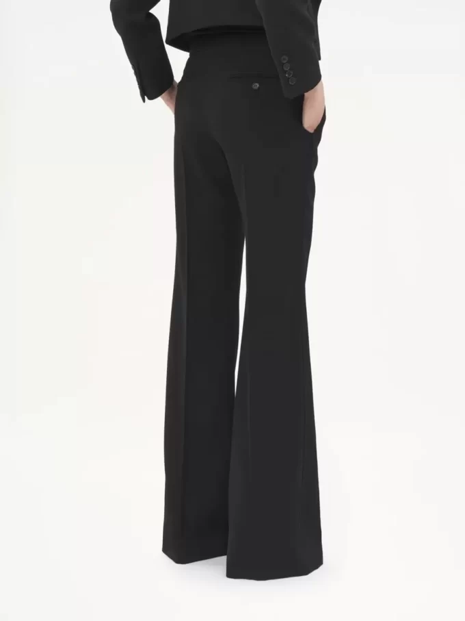 Ausgestellte, maßgeschneiderte Hose aus Wollgabardine Ausgestellte, maßgeschneiderte Hose aus Wollgabardine