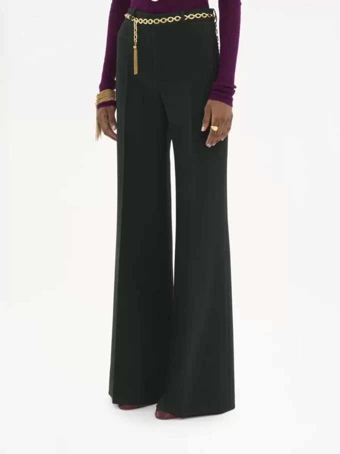 Ausgestellte, maßgeschneiderte Hose aus Wollkrepp Ausgestellte, maßgeschneiderte Hose aus Wollkrepp