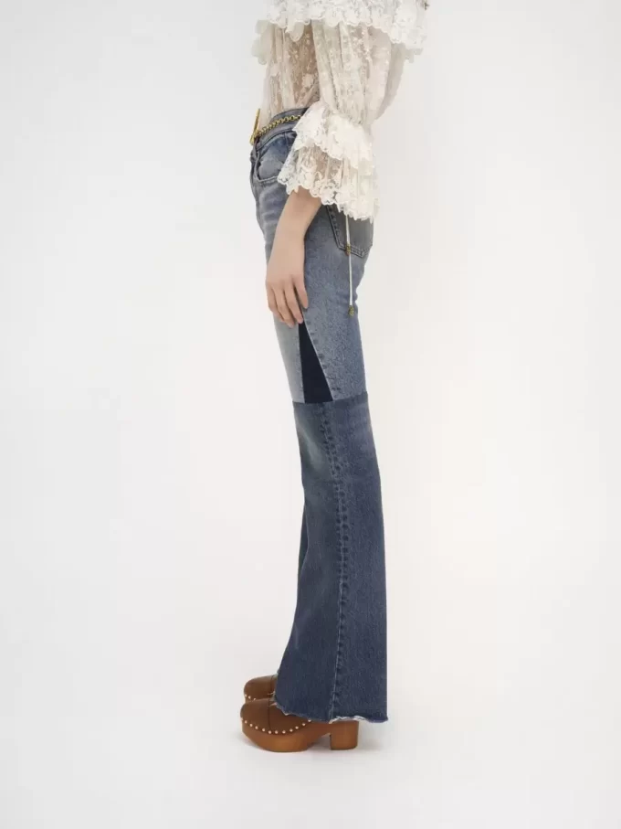 Ausgestellte Patchwork-Jeans aus Denim Ausgestellte Patchwork-Jeans aus Denim