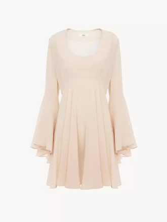 Ausgestelltes Minikleid aus Seidengeorgette