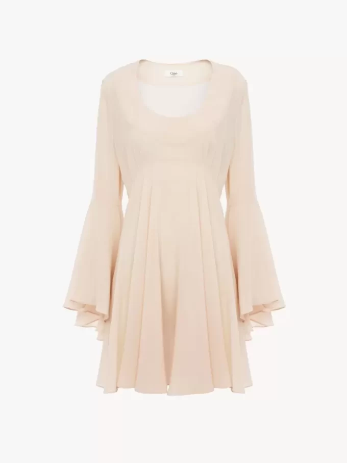 Ausgestelltes Minikleid aus Seidengeorgette