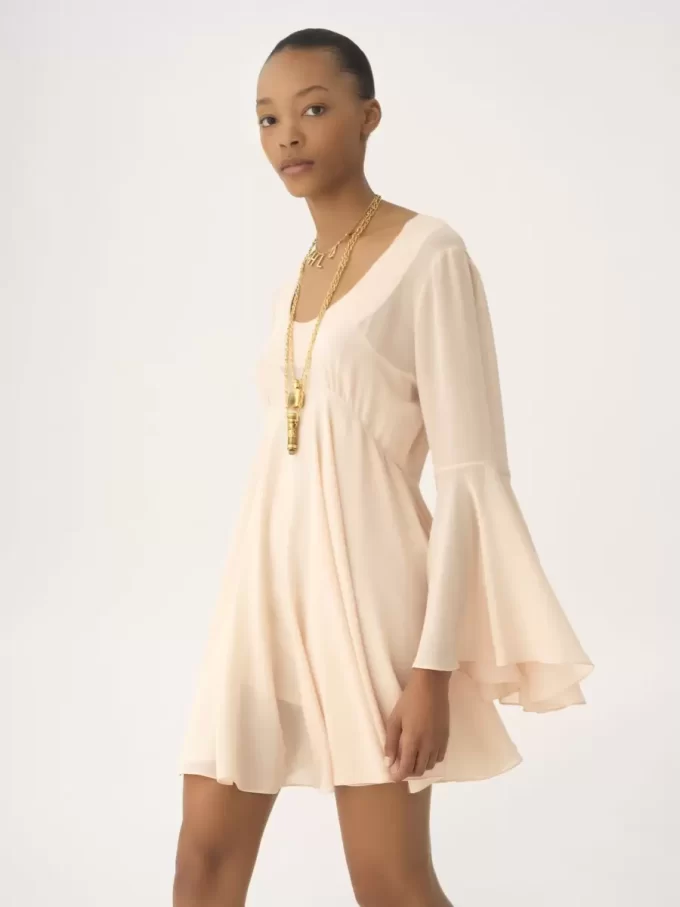 Ausgestelltes Minikleid aus Seidengeorgette