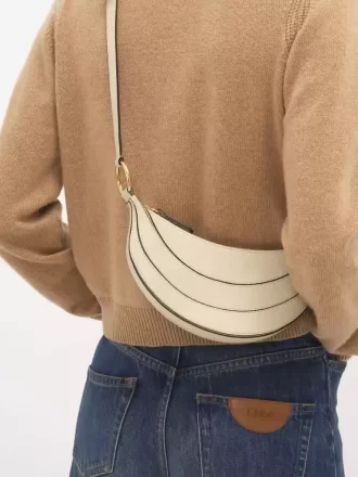 Banana Umhängetasche aus genarbtem Leder