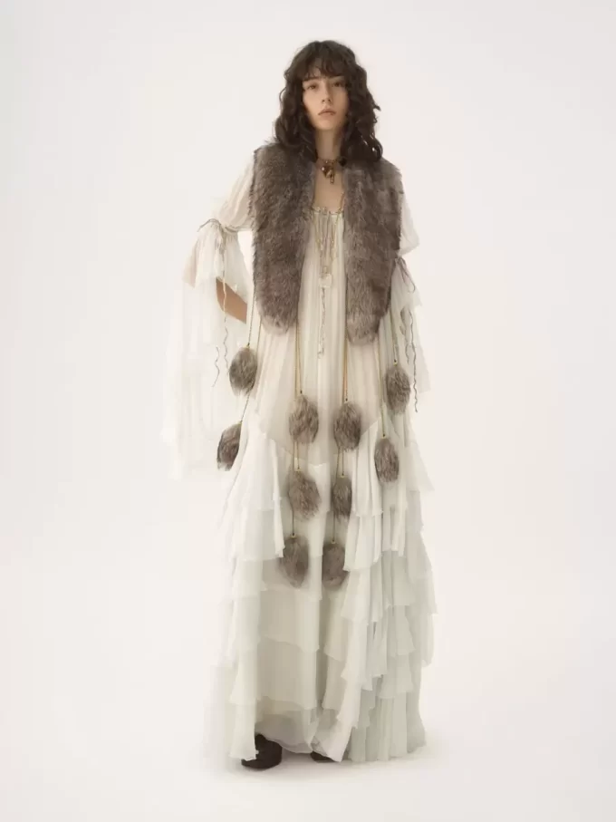 Übergroßes langes Rüschenkleid aus Seidenmousseline Übergroßes langes Rüschenkleid aus Seidenmousseline
