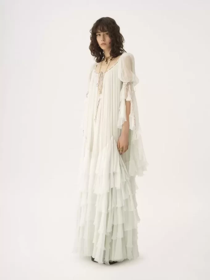 Übergroßes langes Rüschenkleid aus Seidenmousseline Übergroßes langes Rüschenkleid aus Seidenmousseline