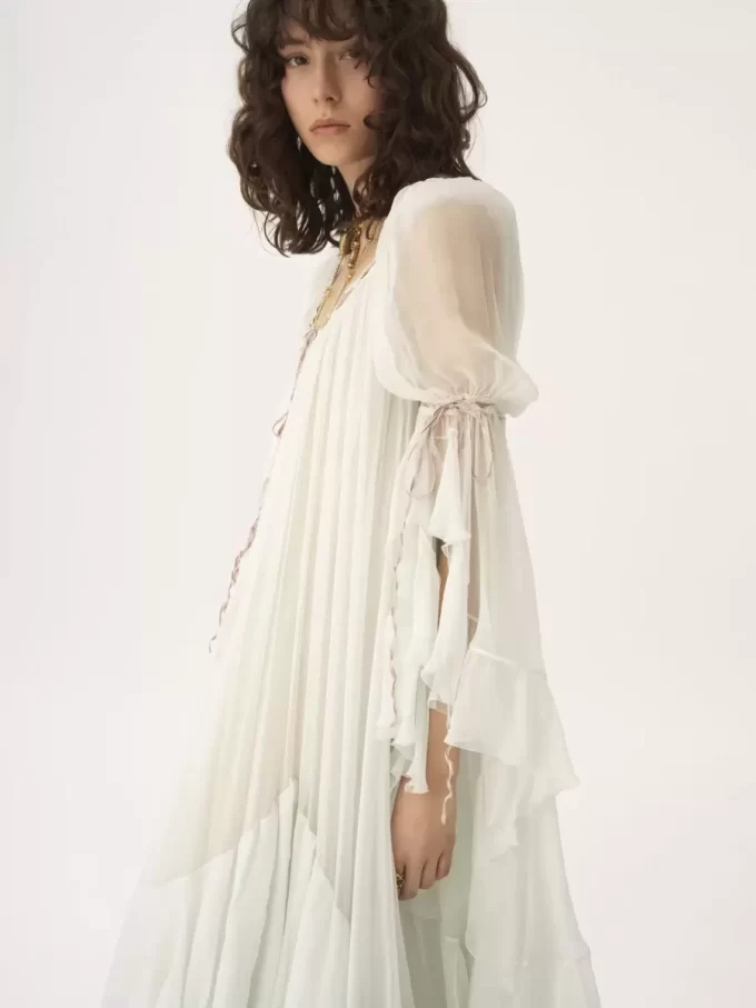 Übergroßes langes Rüschenkleid aus Seidenmousseline Übergroßes langes Rüschenkleid aus Seidenmousseline
