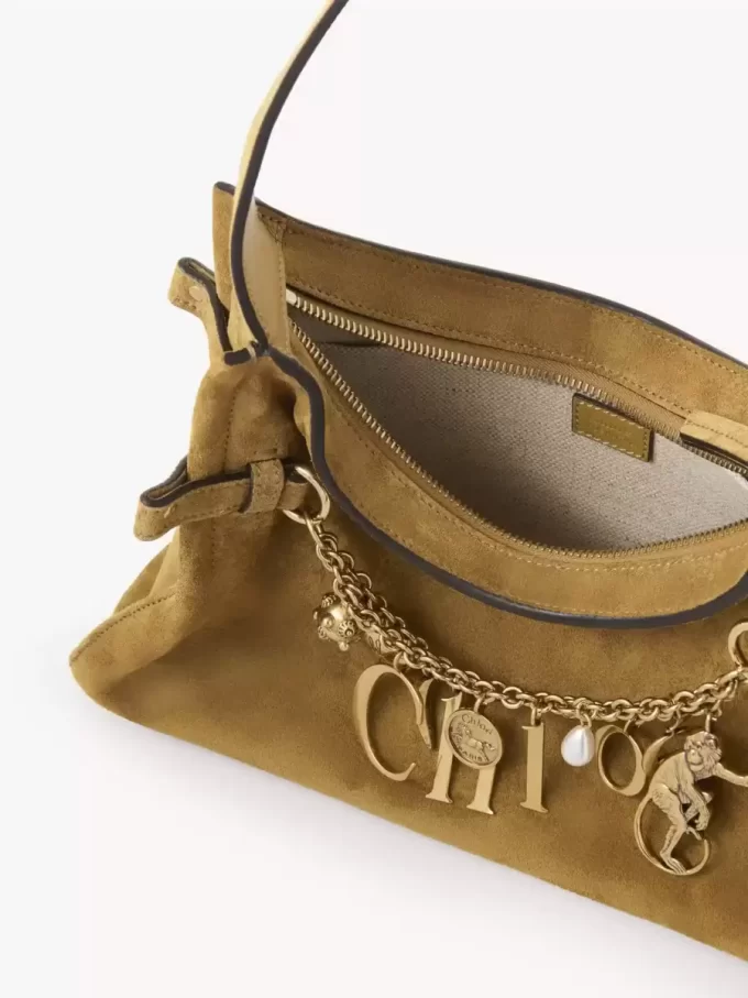 Chloé Charms Hobo Bag aus Wildleder Chloé Charms Hobo Bag aus Wildleder