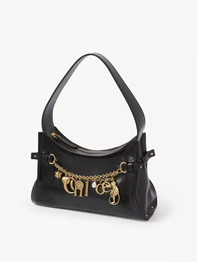 Chloé Charms Hobo-Tasche aus glänzendem Leder Chloé Charms Hobo-Tasche aus glänzendem Leder