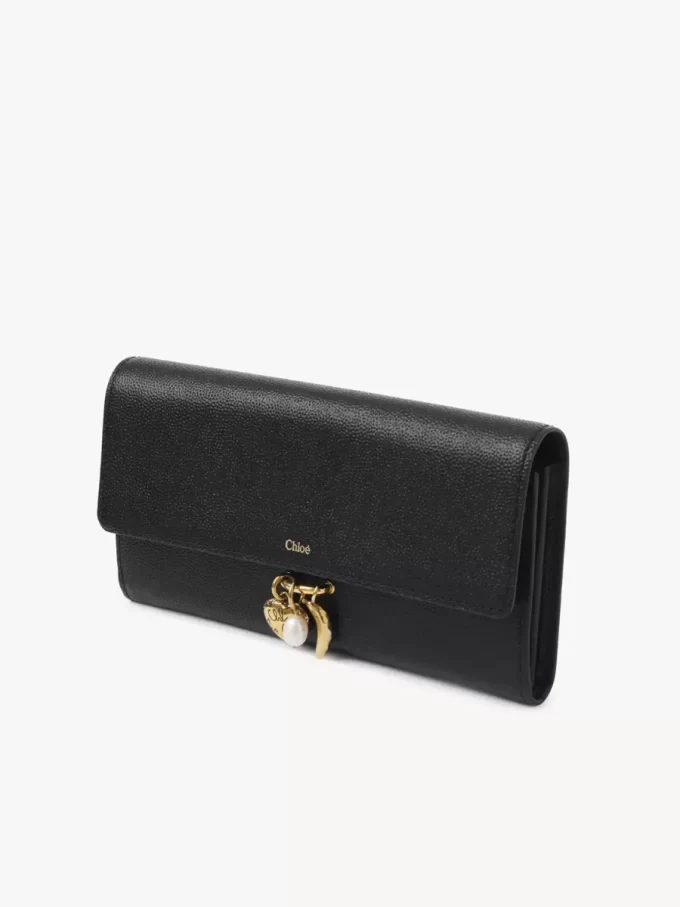 Chloé Charms langes Portemonnaie mit Klappe aus genarbtem Leder Chloé Charms langes Portemonnaie mit Klappe aus genarbtem Leder