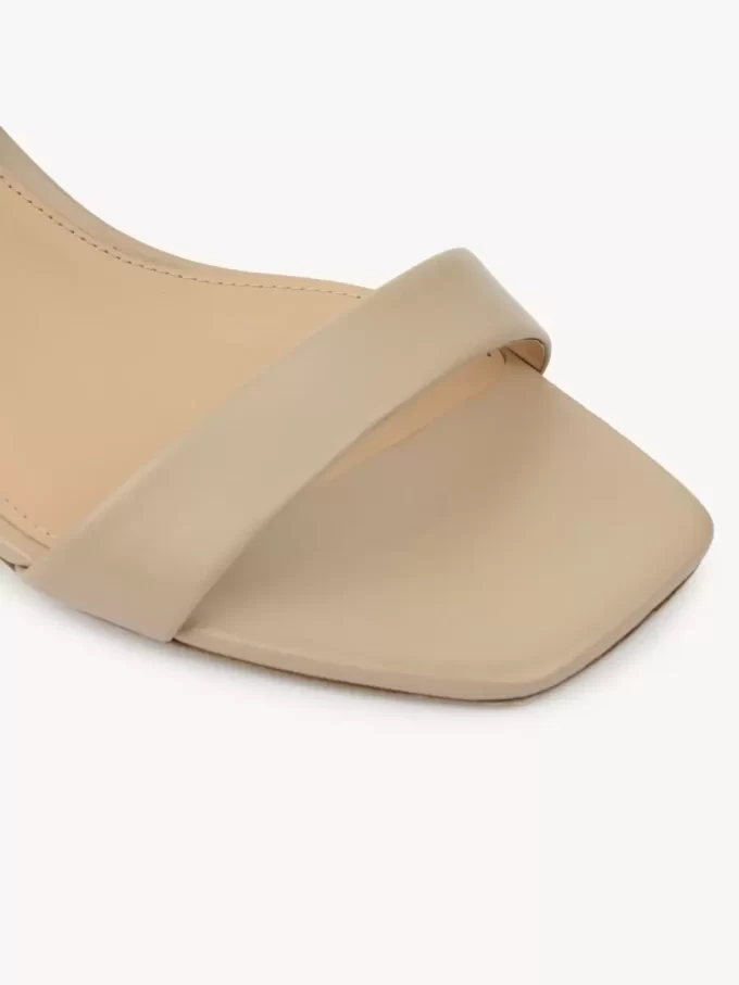 Chloé Charms Sandale mit Absatz Chloé Charms Sandale mit Absatz