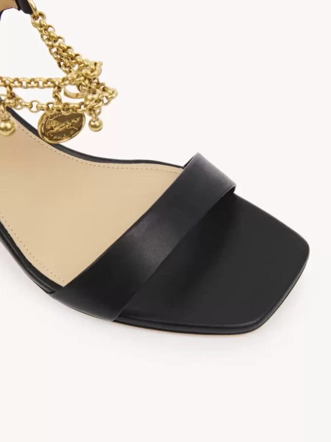 Chloé Charms Sandale mit Absatz Chloé Charms Sandale mit Absatz