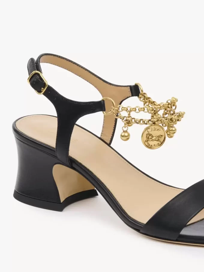 Chloé Charms Sandale mit Absatz Chloé Charms Sandale mit Absatz