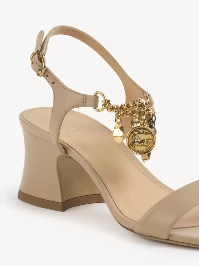 Chloé Charms Sandale mit Absatz Chloé Charms Sandale mit Absatz