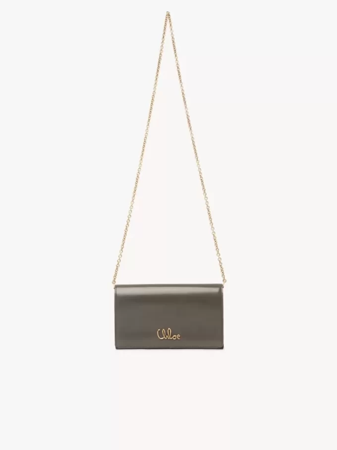 Chloé Iconic Klappengeldbörse an Kette aus glänzendem Leder