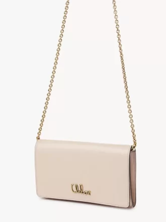 Chloé Iconic Klappengeldbörse an Kette aus glänzendem Leder