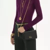 Chloé Iconic Klappengeldbörse an Kette aus glänzendem Leder