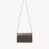 Chloé Iconic Klappengeldbörse an Kette aus glänzendem Leder