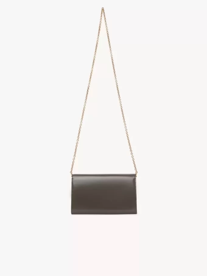 Chloé Iconic Klappengeldbörse an Kette aus glänzendem Leder