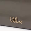 Chloé Iconic Klappengeldbörse an Kette aus glänzendem Leder