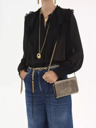 Chloé Iconic Klappengeldbörse an Kette aus metallisiertem Leder