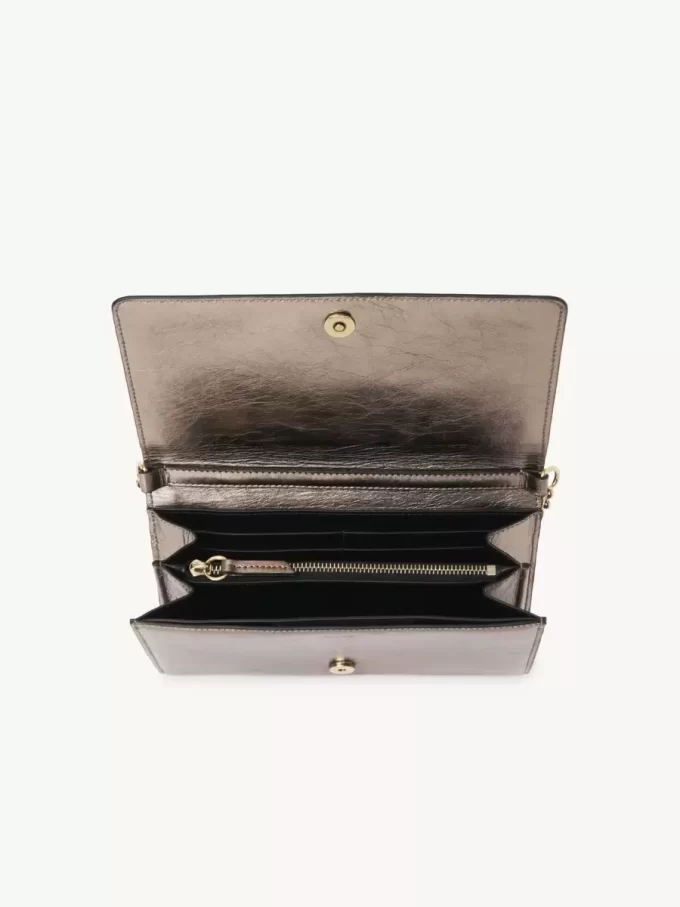 Chloé Iconic Klappengeldbörse an Kette aus metallisiertem Leder