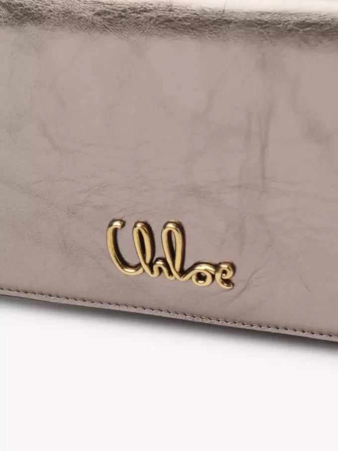 Chloé Iconic Klappengeldbörse an Kette aus metallisiertem Leder