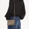 Chloé Iconic Klappengeldbörse an Kette aus metallisiertem Leder