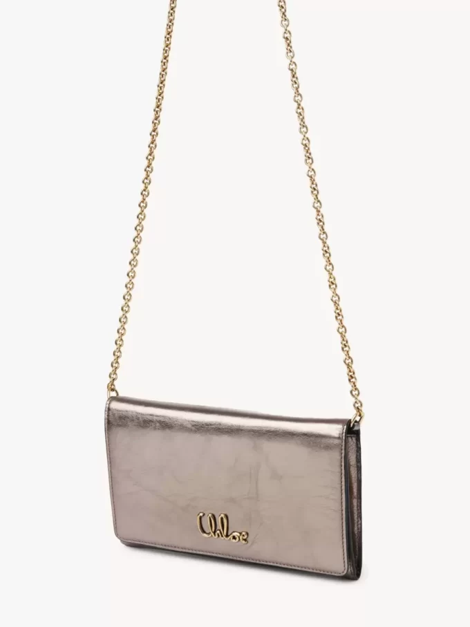 Chloé Iconic Klappengeldbörse an Kette aus metallisiertem Leder