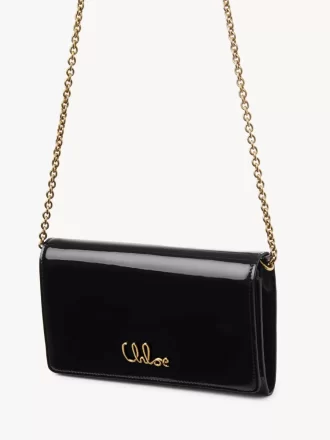 Chloé Iconic Klappengeldbörse mit Kette aus Lackleder