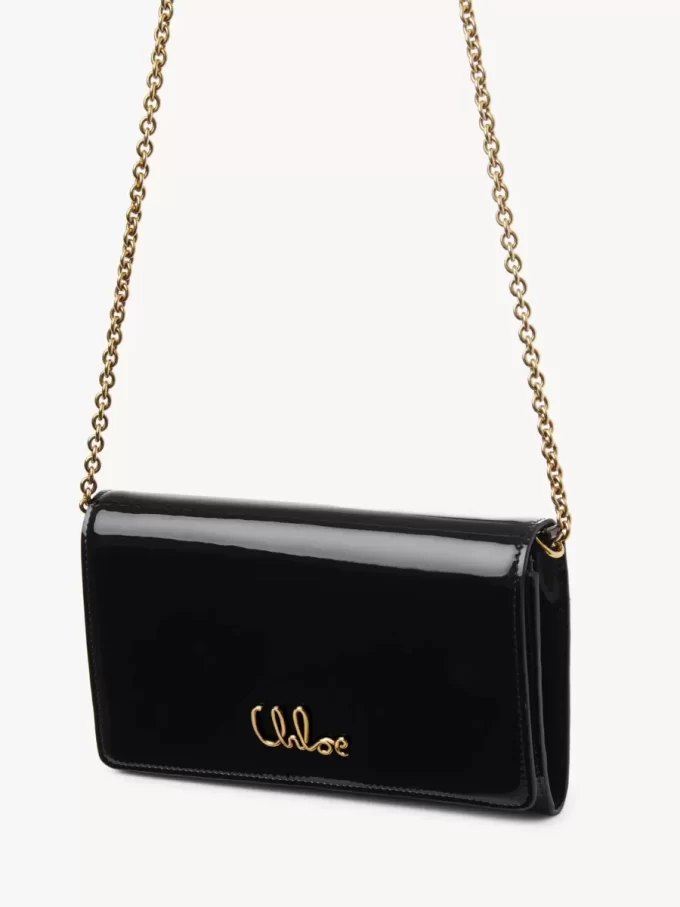 Chloé Iconic Klappengeldbörse mit Kette aus Lackleder