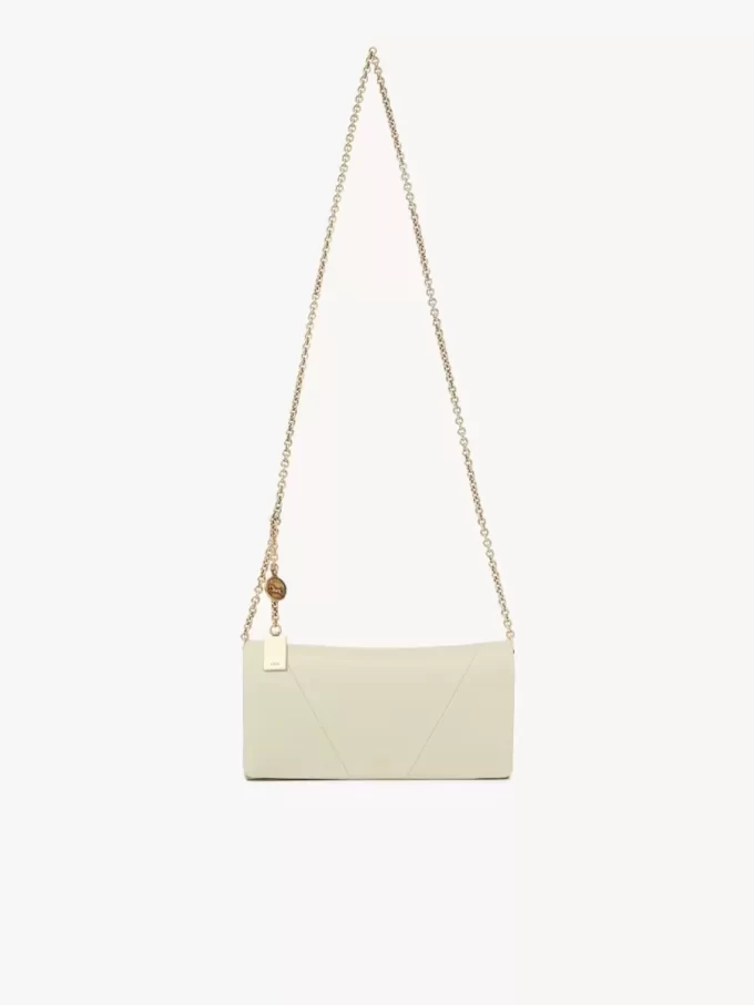 Chloé Spin Flap-Geldbörse mit Kette aus genarbtem Leder Chloé Spin Flap-Geldbörse mit Kette aus genarbtem Leder