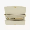 Chloé Spin Flap-Geldbörse mit Kette aus genarbtem Leder Chloé Spin Flap-Geldbörse mit Kette aus genarbtem Leder