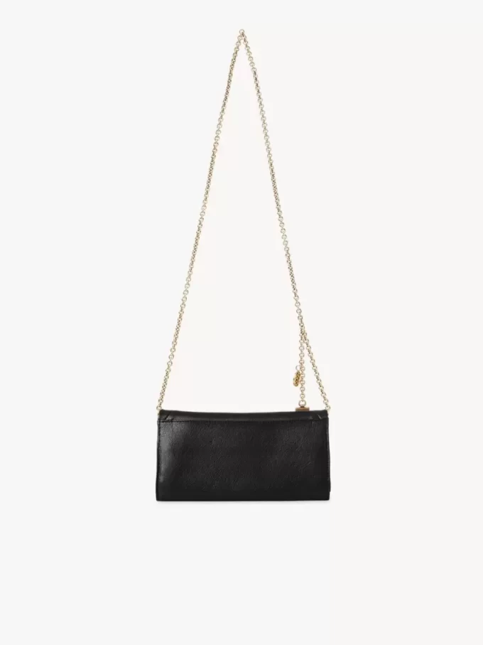Chloé Spin Flap-Geldbörse mit Kette aus genarbtem Leder Chloé Spin Flap-Geldbörse mit Kette aus genarbtem Leder