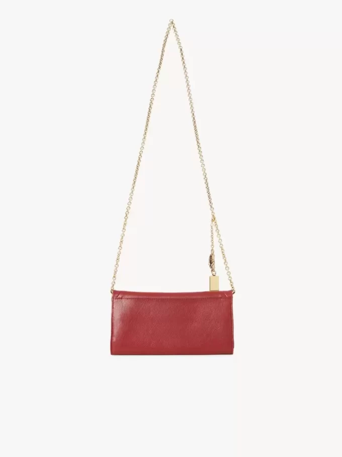Chloé Spin Flap-Geldbörse mit Kette aus genarbtem Leder Chloé Spin Flap-Geldbörse mit Kette aus genarbtem Leder