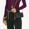 Chloé Spin Flap-Geldbörse mit Kette aus genarbtem Leder Chloé Spin Flap-Geldbörse mit Kette aus genarbtem Leder