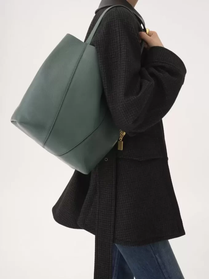 Chloé Spin Tote Bag aus genarbtem Leder Chloé Spin Tote Bag aus genarbtem Leder