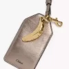 Chloé Symbols Bananenanhänger aus metallisiertem Leder Chloé Symbols Bananenanhänger aus metallisiertem Leder