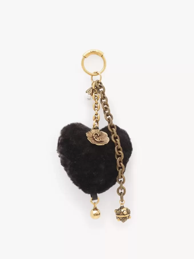 Chloé Symbols Heart Shearling Taschenanhänger aus Messing Chloé Symbols Heart Shearling Taschenanhänger aus Messing