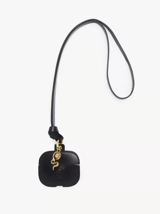 Chloé Symbols Snake Earpods-Etui aus genarbtem Leder Chloé Symbols Snake Earpods-Etui aus genarbtem Leder