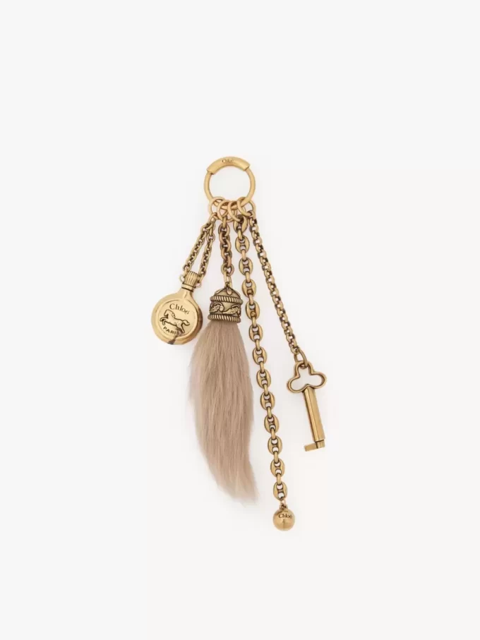 Chloé Symbols Taschenanhänger aus Messing und Lammfell Chloé Symbols Taschenanhänger aus Messing und Lammfell