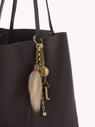 Chloé Symbols Taschenanhänger aus Messing und Lammfell