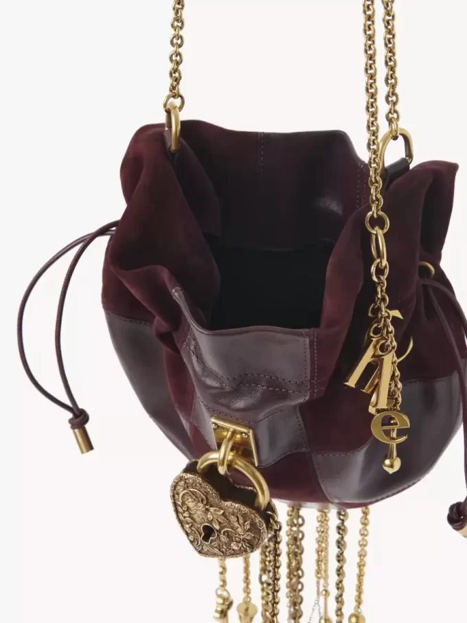 Château Treasures Umhängetasche aus genarbtem Leder und Wildleder Château Treasures Umhängetasche aus genarbtem Leder und Wildleder