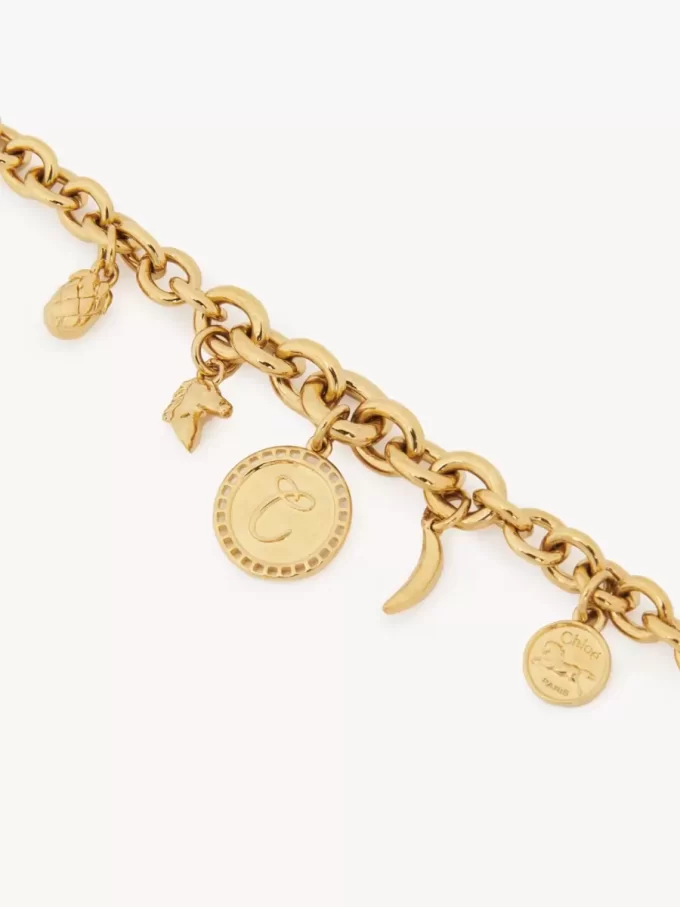 Das Chloé Charms Armband