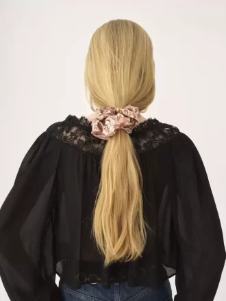 Das Chloé Paisley Haargummi aus Seidentwill