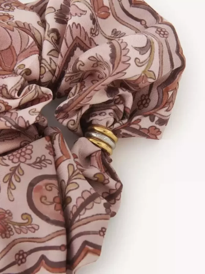Das Chloé Paisley Haargummi aus Seidentwill