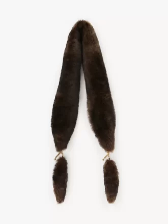 Der Chloé Chain Tails Schal aus Lammfell