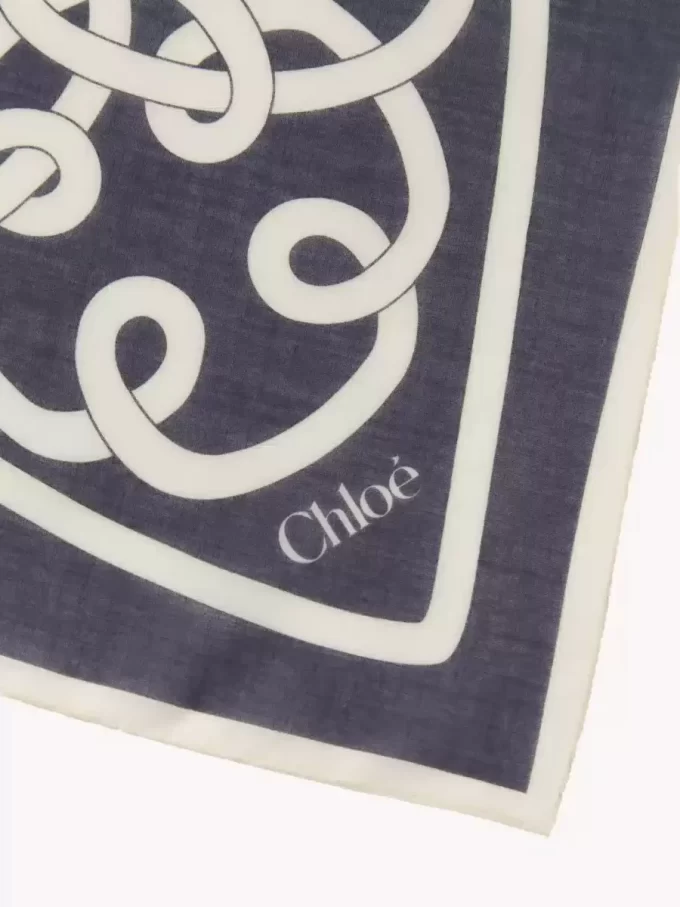 Der Chloé Iconic Print Schal aus Baumwolle und Seide