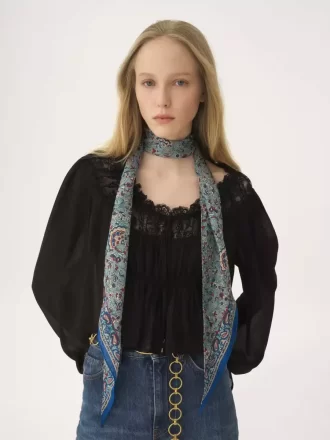 Der Chloé Paisley Bandeau-Schal aus Seidencharmeuse