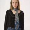 Der Chloé Paisley Bandeau-Schal aus Seidencharmeuse Der Chloé Paisley Bandeau-Schal aus Seidencharmeuse